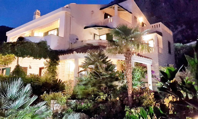 Drasnice Apartment | Garden oasis apartment with stunning sea views, tennis court