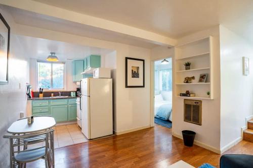 North Berkeley Apartment | Garden Oasis Cozy Home Near Bart Shop with Parking