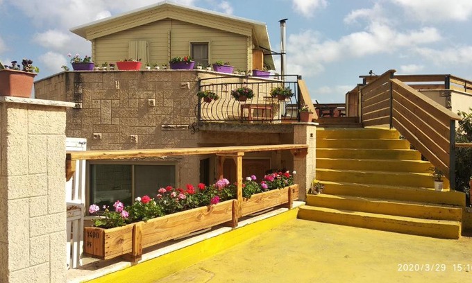 Shlomi Ski Chalet | Garden on TOP of the WORLD צימר על גג העולם