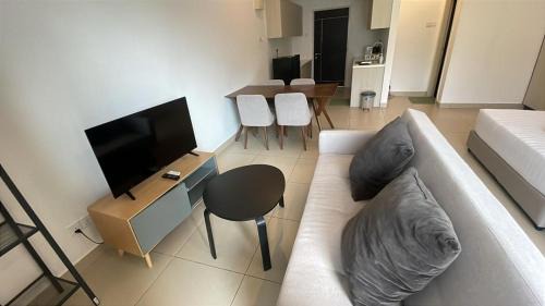 Kampung Batu Tagar Apartment | Garden View Studio at Midhills