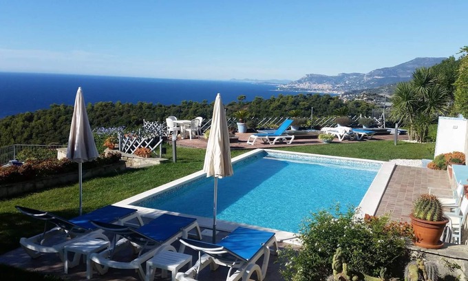 San Giacomo Villa | Gardenia apartment near Bordighera with enchanting view of Montecarlo