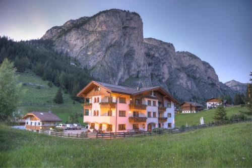 Selva di Val Gardena Hotel | Garni Hotel Iris