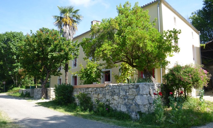 Clermont-Dessous House | Garonne B & B nestled in a small valley, recently renovated