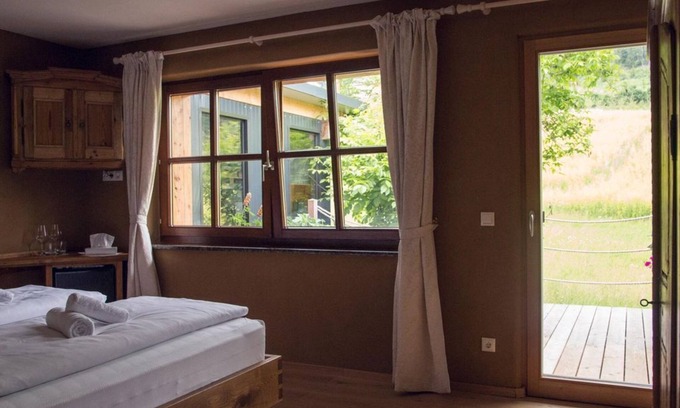 Sankt Georgen am Langsee Bed & Breakfast | Gartenzimmer mit Balkon, Gartenseitig - Winzerzimmer Weingut Georgium