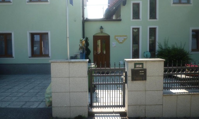 Hirschstetten Apartment | Gartenpension Prosl
