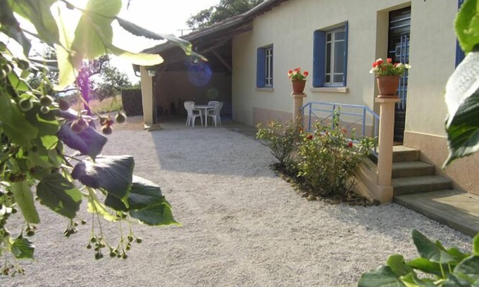 Bellegarde Cottage | Gascony farmhouse gite with swimming pool.