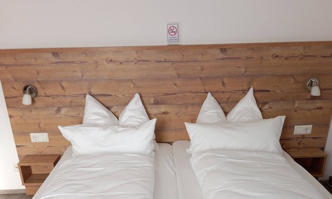 Calw House | Gasthaus Adler: Double Room with Private Bathroom and Garden View
