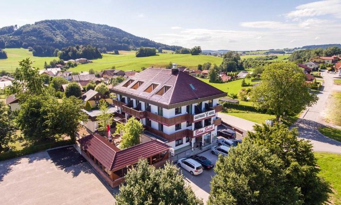 Oberhofen am Irrsee Hotel | Gasthaus Hotel Beim Erich