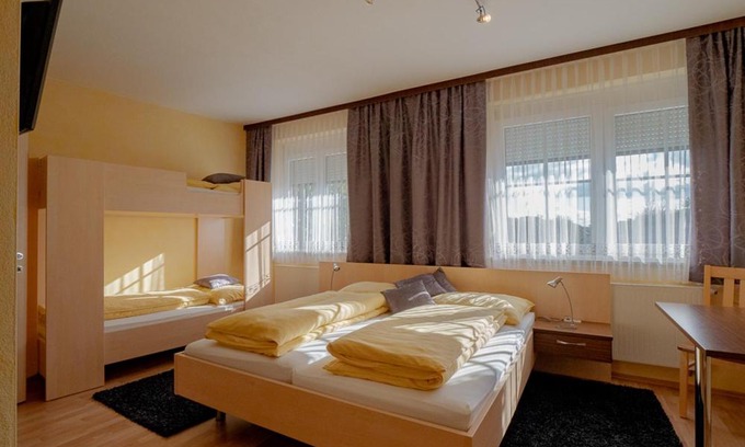 Rotfalva Hotel | Gasthof Familie Hutter