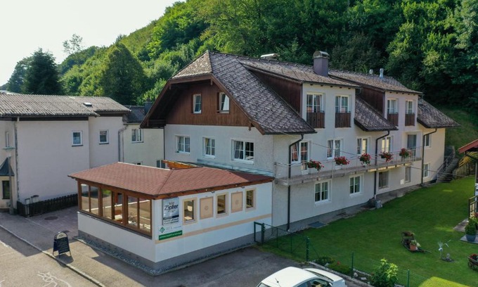 Voecklamarkt House | Gasthof-Pension Riedl