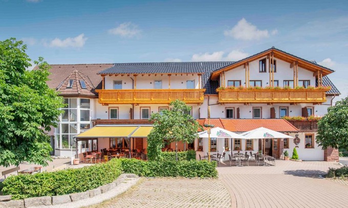 Ewattingen House | Gasthof Zur Burg