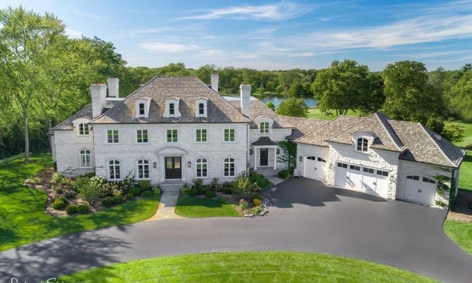 Vaughan Villa | Gated 7000 sq ft Mansion, 2.5 Acre Lot, Circular DriveWay, 15 car parking