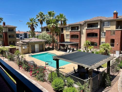 Camelback East House | Gated Condo Heated Pool Spa Gym Near Zoo