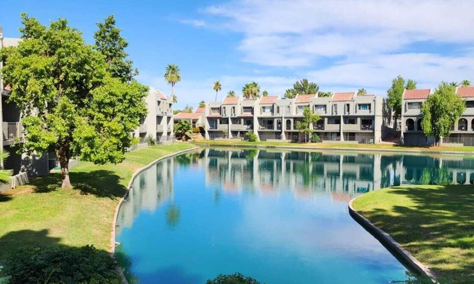 Dobson Ranch House | Gated Dobson Ranch townhouse, balcony, golf views