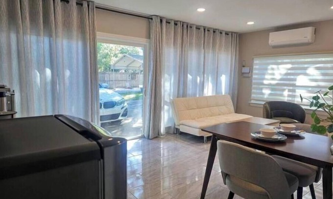 Bedford Apartment | Gated Guesthouse/Pool Near DFW Stadiums & Lakes