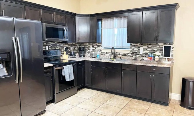 Eagle Pass House | Gated Parking/4 Bedroom-5 bed -2bath Entire Home