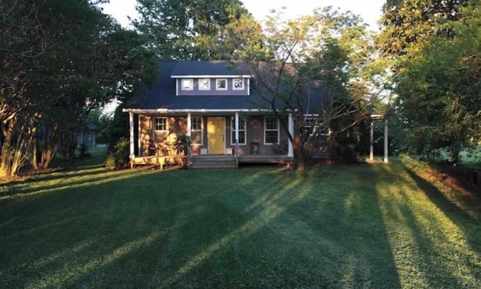 Pinetown House | Gatekeeper’s Cottage at Chinaberry Grove.