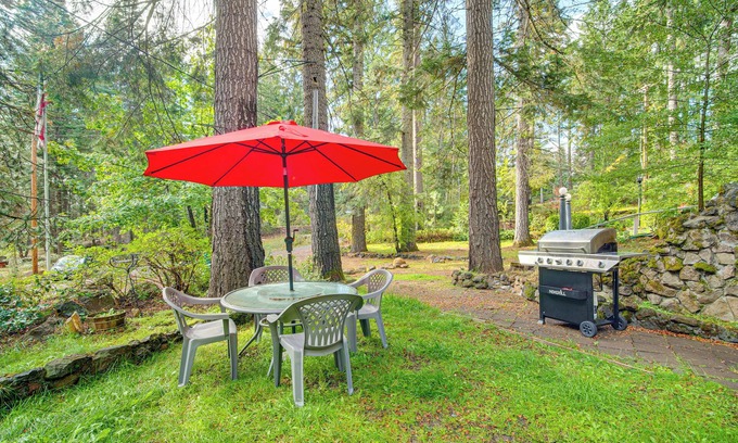Klamath Lake Cottage | Gateway to Crater Lake: Cabin in Klamath Falls!