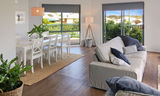 San Remo House | Gateway to Phillip Island Pet Friendly, Free WIFI, Walk to Shops & Beaches