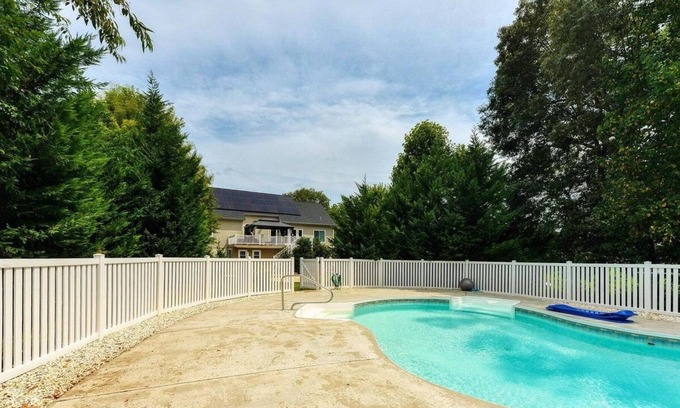 Mineral House | gather 'round the firepit, chill by the pool or go jump in the lake!