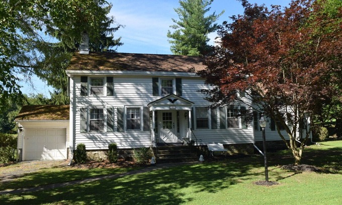 New Paltz House | Gather your best friends from near and far to relax, renew and reconnect