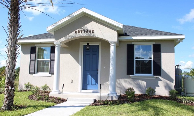 Oviedo Cottage | Gator Cove: Quaint 2-bedroom, 1-bath cottage, sleeps 4. Great for a peaceful retreat.