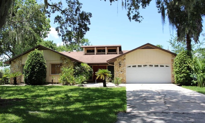Oviedo House | Gator Den: Comfortable 3-bedroom, 2-bath home, sleeps 6. Ideal for mid-sized groups.