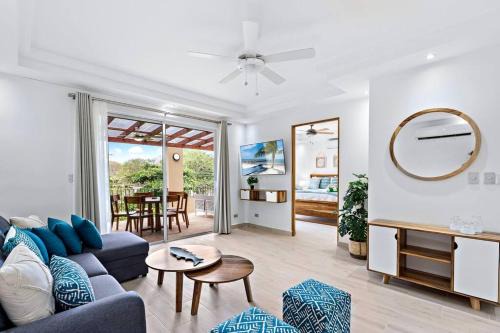 Tamarindo Apartment | Gav5 New Modern Condo Walking Distance to Beach