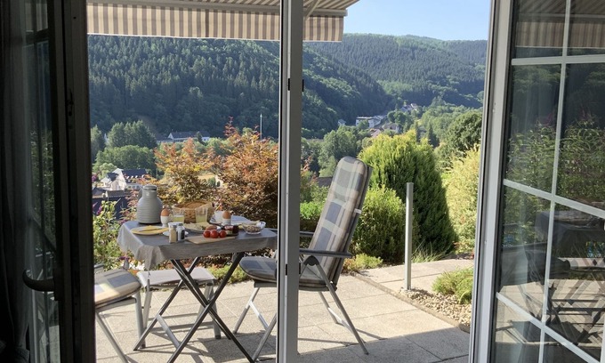Birresborn Apartment | Gemütliche Ferienwohnung mit Traumhaftem Blick ins Kylltal