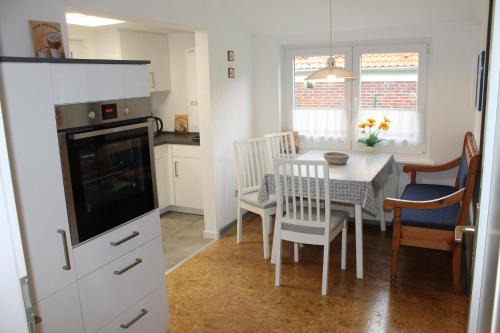 Dornumergrode Apartment | Gemütliche Ferienwohnung an der Nordseeküste mit Familie und Hund