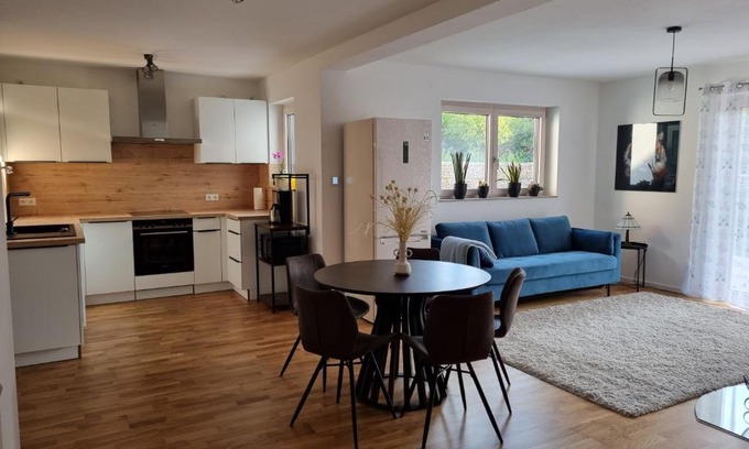 Burgthann Apartment | Gemütliche Premium Ferienwohnung mit Terrasse nähe S-Bahn