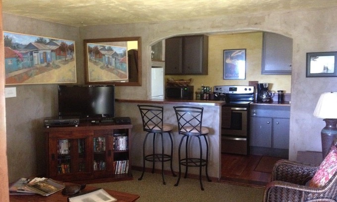 Carmel Apartment | Gem of an apartment with craftsman touches in a very lovely setting