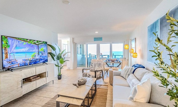 Bolongo Bay Condo | Generator! Oceanfront, 3 POOLS, Central Location