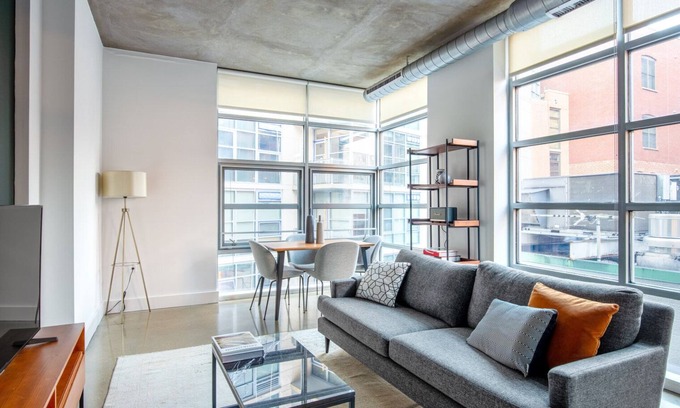 Logan Circle Apartment | Generous Logan Circle 2BR w/W/D, Roof BBQ, walk to Metro, by Blueground