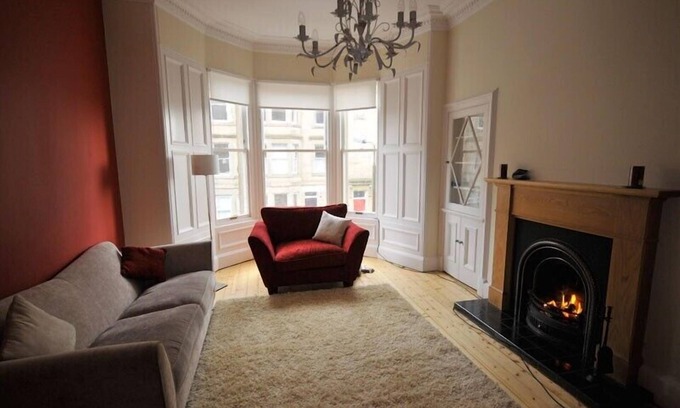 Trinity Apartment | Generously proportioned and quiet georgian style flat close to center