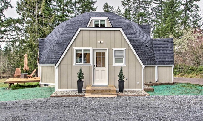 Eatonville House | Geodesic Dome House with Scenic Views and Hot Tub