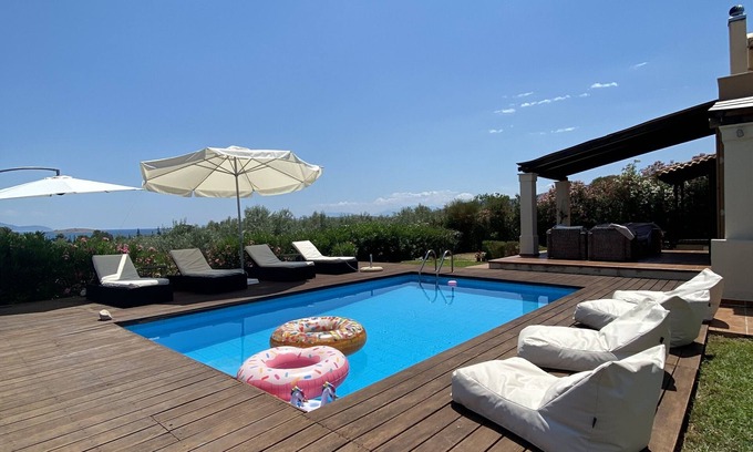 Galaxidi Villa | George's Villa Galaxidi, family, pool & garden!