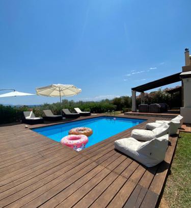 Kontsika Villa | Georges Villa Galaxidi, family, pool and garden