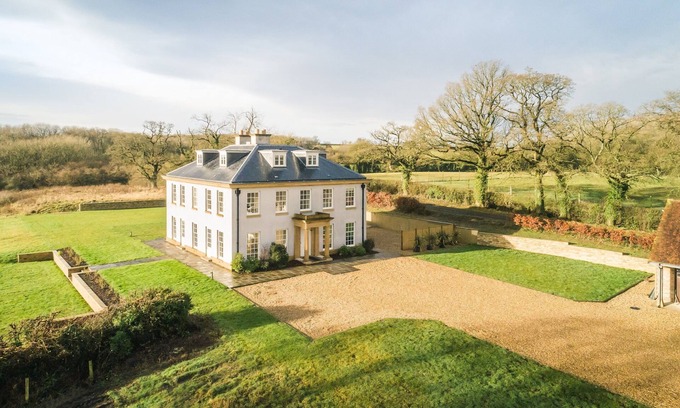 South Cheriton House | Georgian style mansion sleeps 16-18