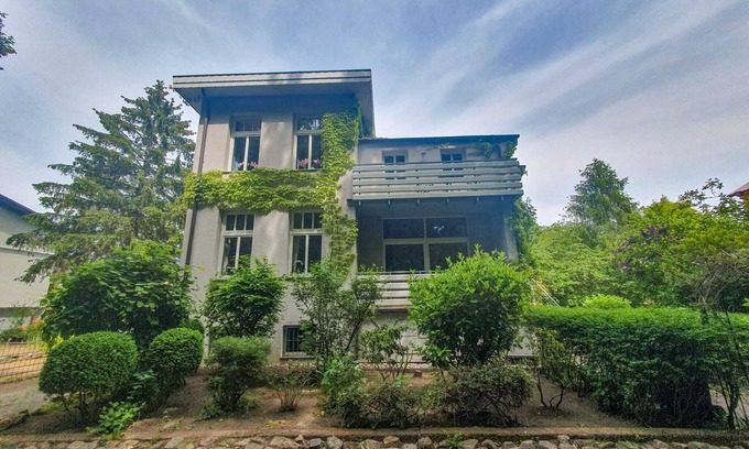 Gehlsdorf House | GERMAN VILLA - ENTIRE HOUSE Lots of space for friends, family with sauna garden
