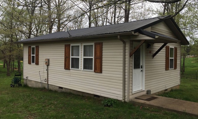 Ellsinore House | Get Away Acres 1/2 mile off highway 60 extra sanitized
