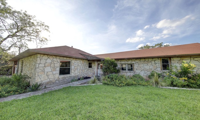 Hunt House | Get away at Mo-Ranch!