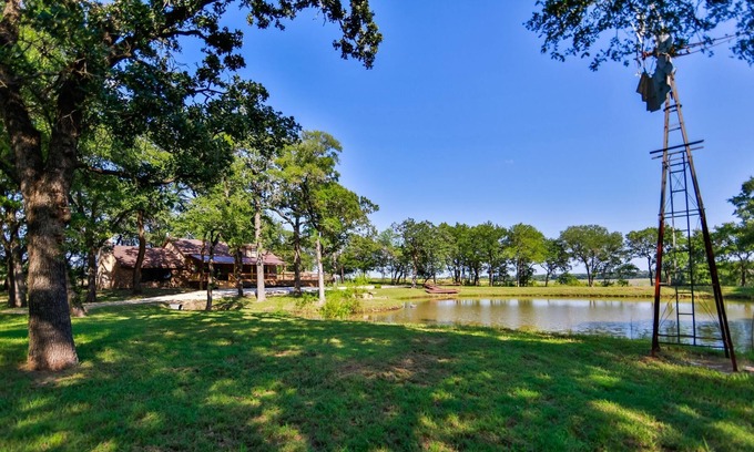 Waco House | Get away cabin with 4 acres close to town!