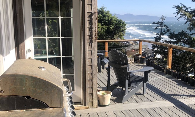 Oceanside Cottage | Get away from it all wit the sights and sounds of the pacific ocean .