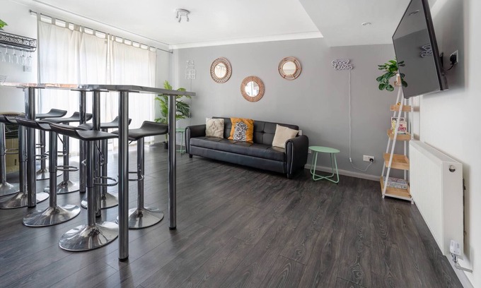 Peacehaven House | Get Away Home With Hot Tub Sleeps 6
