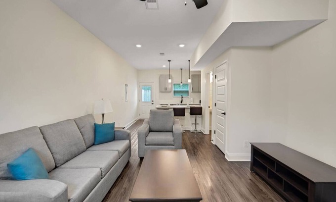 Clarksville Apartment | Get comfortable and enjoy 2bedroom with 2.5 bath with this fully furnished unit