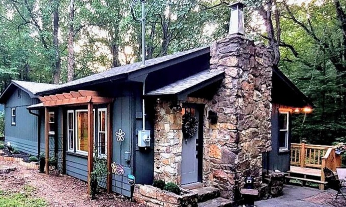 Dan River Cottage | Get Cozy & take in the beauty of Groundhog Mountain @ the Cozy Doe!