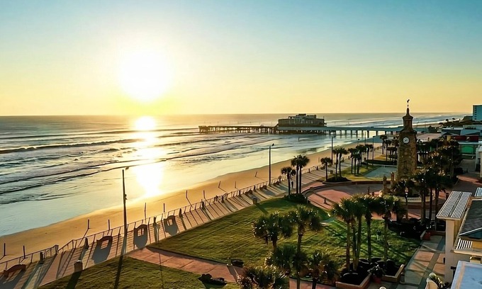 Brush - Stewarts Hotel | Get Ready for Blissful Getaway! 3 Classic Units! Beach Access, Two Pools & Spa!