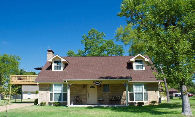 Cedar Creek Reservoir House | Getaway to Relax, Enjoy & Play! Come vacation with us!