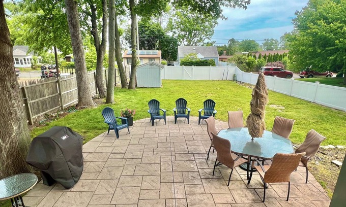 Point Pleasant Beach House | Getaway to the beach! Large updated house w backyard, 3/4mi to the beach